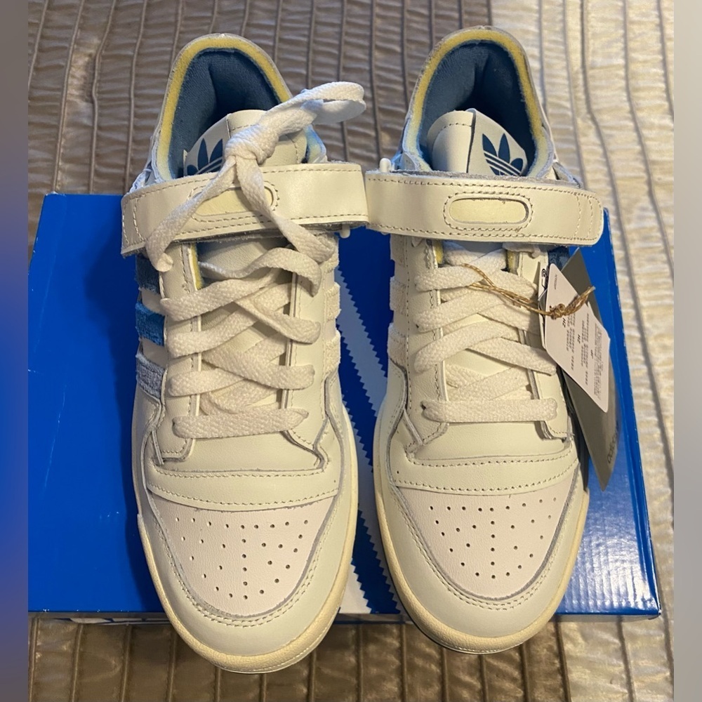 Adidas - NEW - FORUM 84 LOW SHOES. Originals. Size 6. (Box dented) - Picture 13 of 16